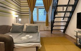 Hegedu 5 , Stylish Central Apartment